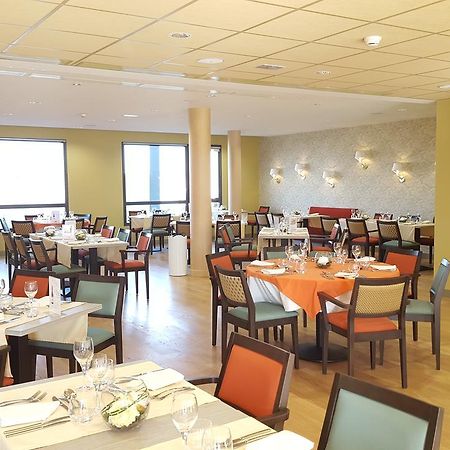 Residence Seniors Domitys Les Hautes Feuilles Reims Bagian luar foto