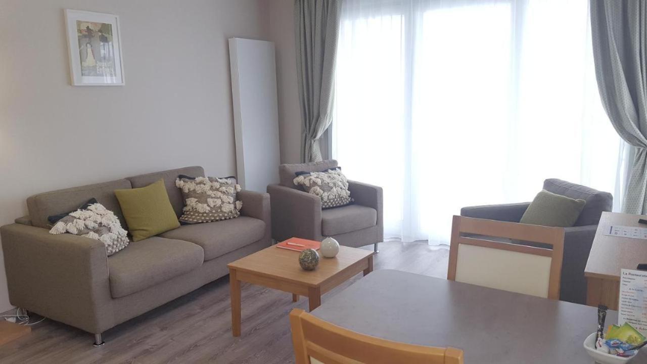 Residence Seniors Domitys Les Hautes Feuilles Reims Bagian luar foto