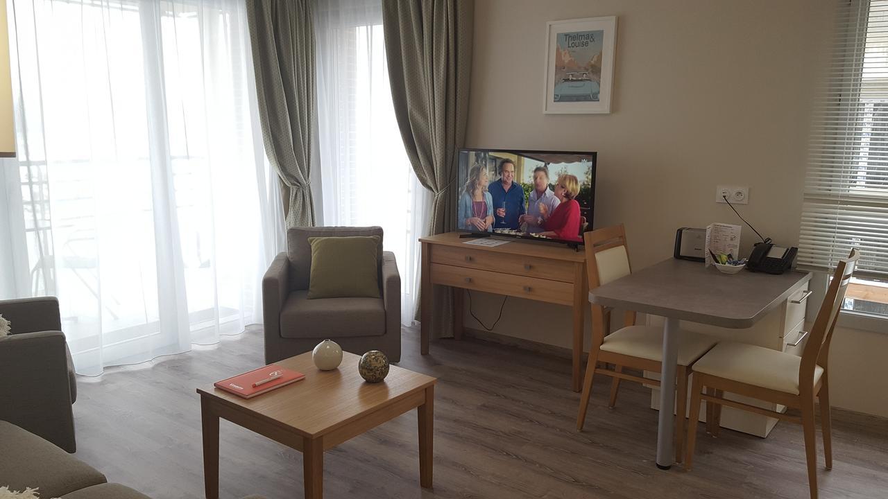 Residence Seniors Domitys Les Hautes Feuilles Reims Bagian luar foto