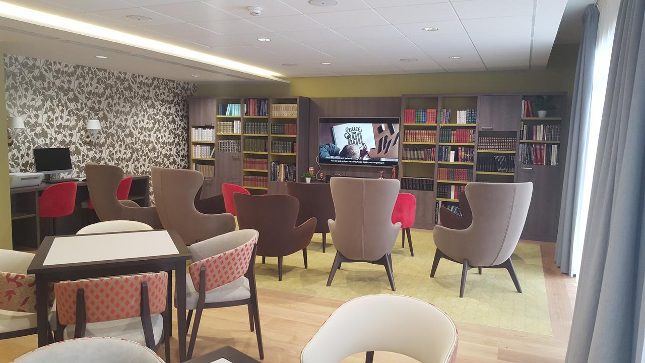 Residence Seniors Domitys Les Hautes Feuilles Reims Bagian luar foto